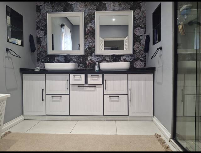 5 BEDROOM FREEHOLD FOR SALE IN CLARENDON